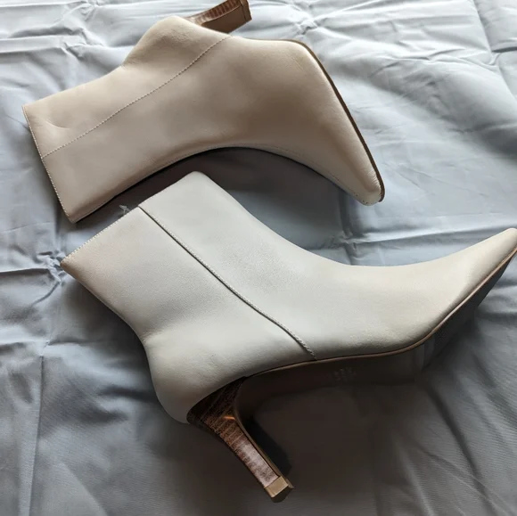 Ladies dressy ankle boots. - Picture 9 of 10